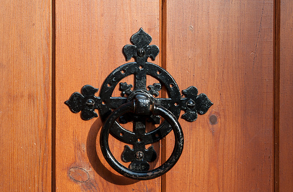 Knocker